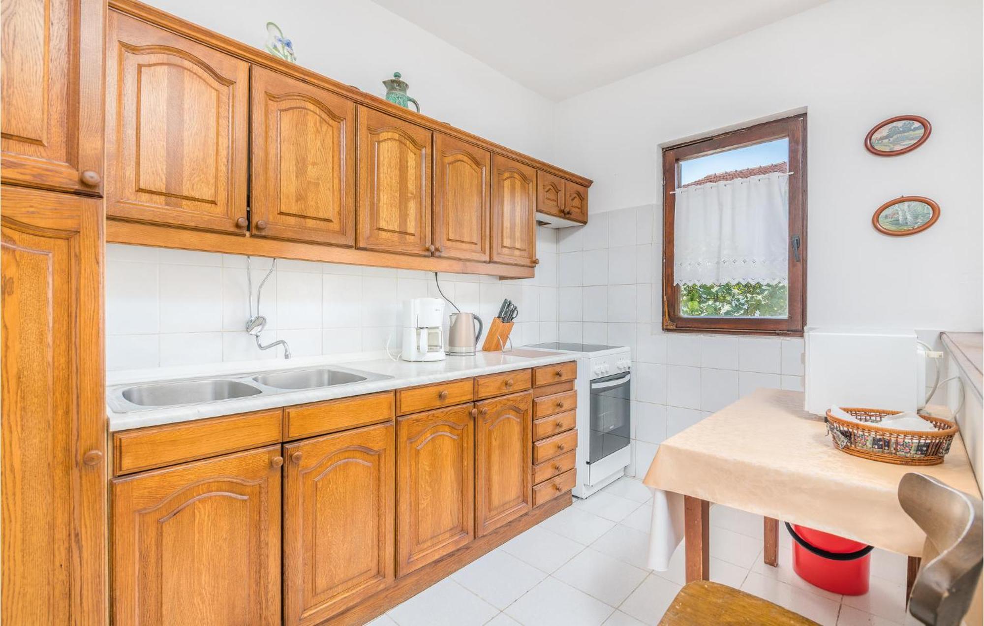 Stunning Apartment In Malinska With Kitchen Bagian luar foto