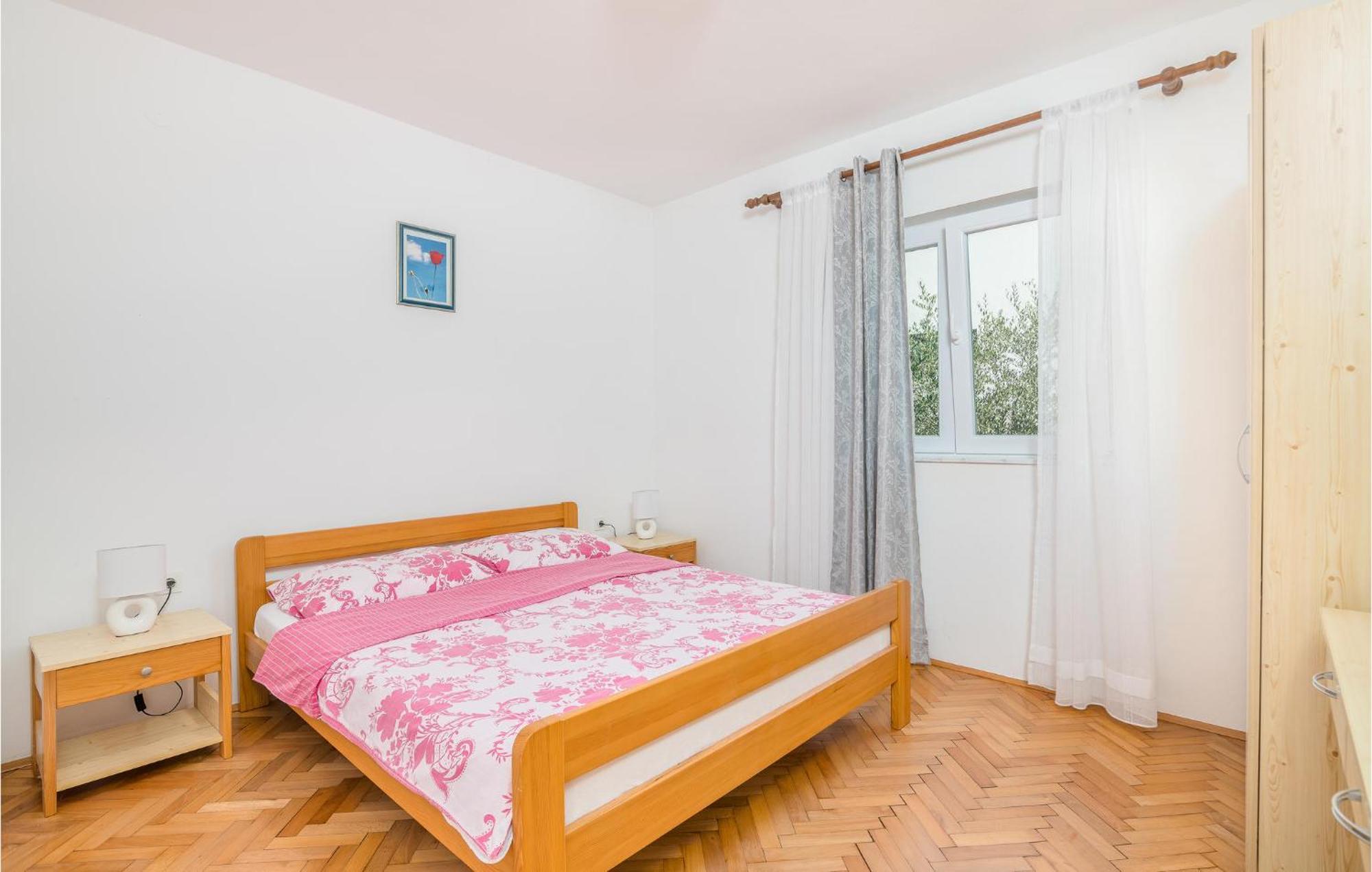 Stunning Apartment In Malinska With Kitchen Bagian luar foto