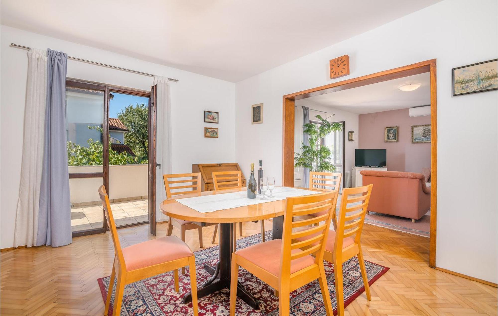 Stunning Apartment In Malinska With Kitchen Bagian luar foto
